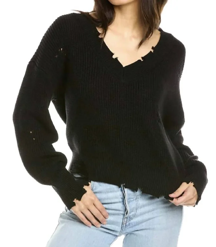 Distressed Shaker V Neck Sweater In Black