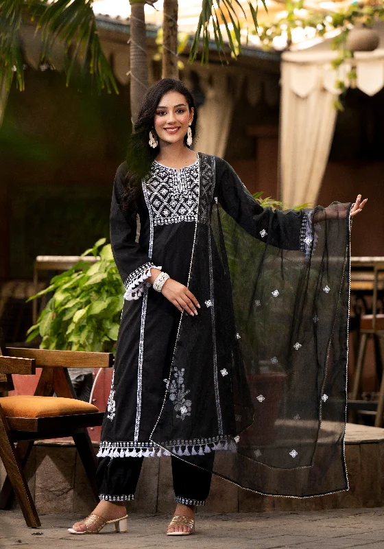 Varanga Ethnic Motif Thread Embroidered A-Line KurtaTassel Detailing With Afghani Bottom & Dupatta